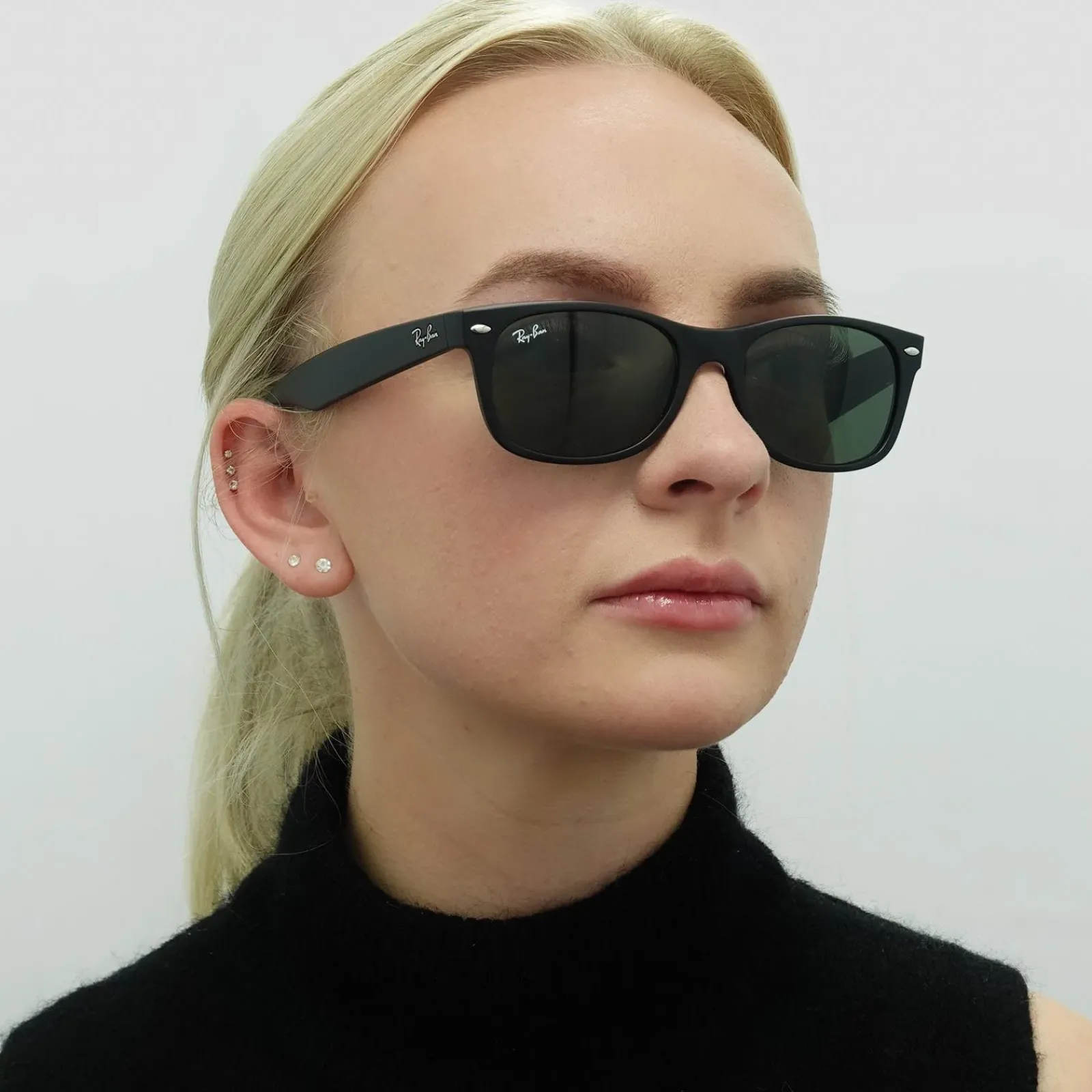 Ray-Ban Rectangle|Rectangle^Sunglasses New Wayfarer 2132 622 Black Rubber Green Small 52mm